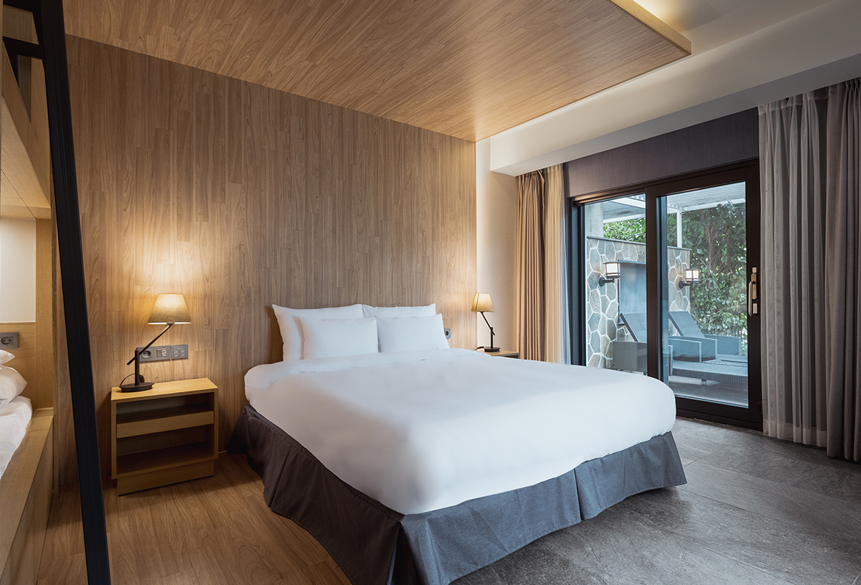 The Suites Hotel Jeju Family Pool Room Double 加上下舖客房真實內部