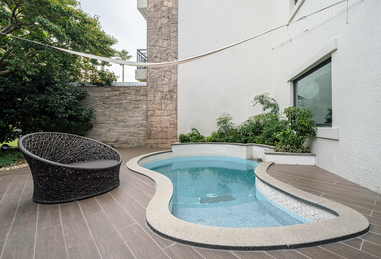 The Suites Hotel Jeju Family Pool Room 私人戶外溫水 mini pool 真實照片
